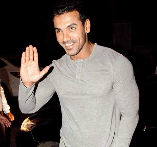 John Abraham to serve wine at his gymnasiums